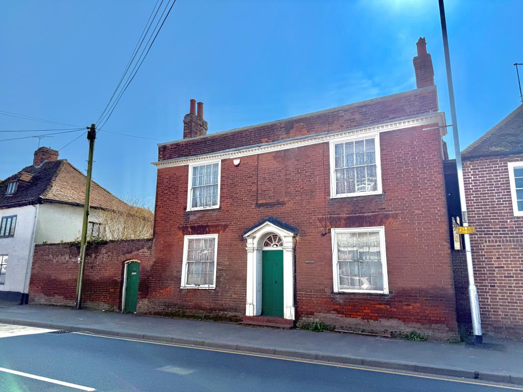 Lot: 141 - FIVE-BEDROOM PERIOD PROPERTY FOR REFURBISHMENT ON SITE WITH POTENTIAL - Period house
